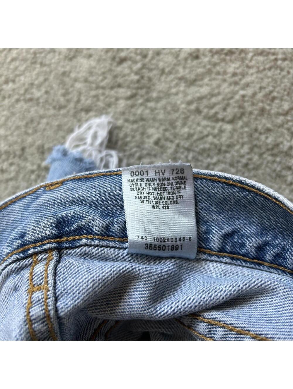 Levi's 550 Relaxed Fit Women’s size W33 (LG) Cutoff Denim Short Light Wash - Picture 4 of 6